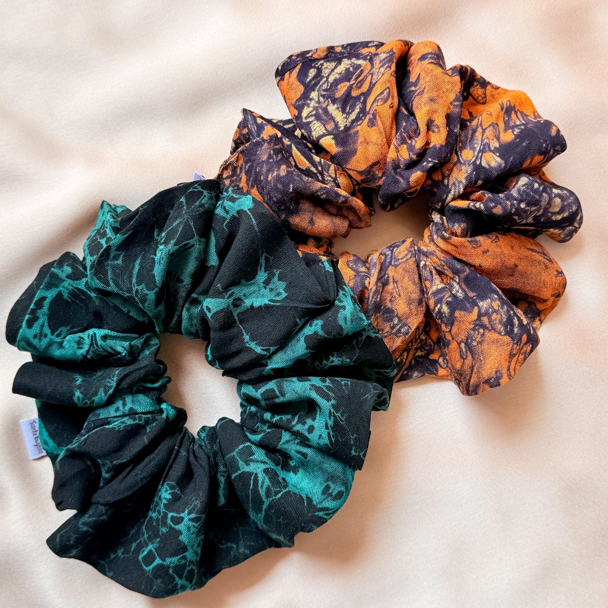 Jatu - Medium Scrunchie